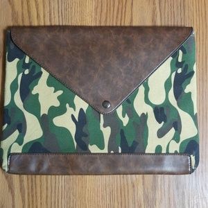 Camo Clutch in canvas